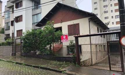 Casa para Venda - 360m², 3 dormitórios, sendo 1 suites, 3 vagas - Panazzolo