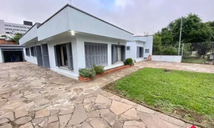 Casa para Venda - 187.6m², 3 dormitórios, sendo 1 suites, 4 vagas - Interlagos