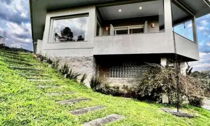 Casa para Venda - 320m², 3 dormitórios, sendo 3 suites, 5 vagas - Linha 40