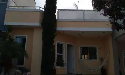 Casa em condomínio fechado com 2 quartos para alugar no Horto Florestal, Sorocaba  por R$ 3.000