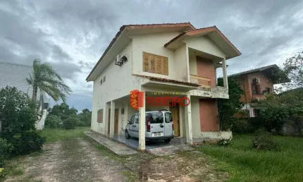 Casa com 3 dormitórios à venda, 220 m² por R$ 850.000 - Urussanguinha - Araranguá/SC