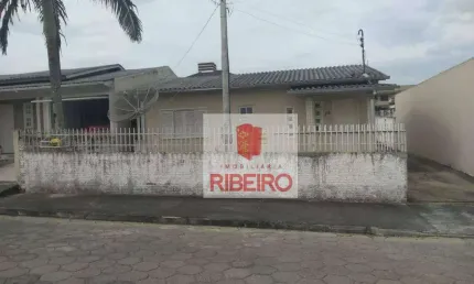 Casa com 3 dormitórios e Edícula com Área de Churrasco à venda, 120 m² por R$ 370.000 - Coloninha - Araranguá/SC