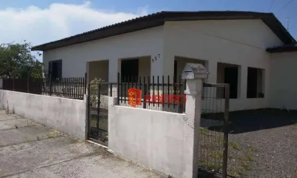 Casa à venda por R$ 300.000,00 - Centro - Balneário Arroio do Silva/SC
