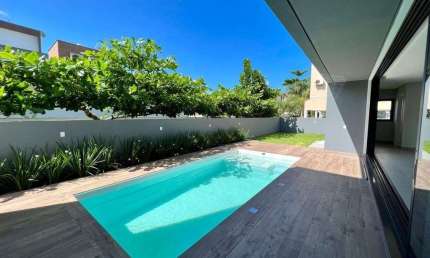 Casa com 3 quartos à venda na Rua Das Seringueiras, 729, Praia de Palmas, Governador Celso Ramos por R$ 2.889.000