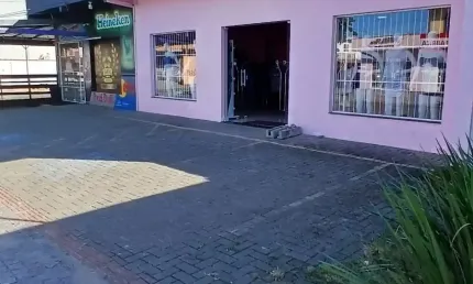 Sala Comercial em Ótima Localização no Jardim Iririú