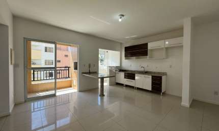 APARTAMENTO SEMIMOBILIADO COM 2 QUARTOS E 1 VAGA DE GARAGEM NO ABRAÃO FLORIANÓPOLIS/SC