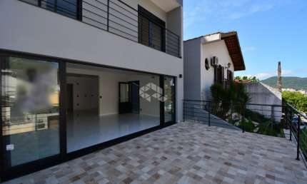 CASA COM 3 SUÍTES E VISTA PANORÂMICA NA TRINDADE EM FLORIANÓPOLIS
