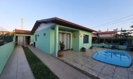 Casa 04 Dorm à venda no Bairro CAPÃO NOVO - 3 vagas de garagem