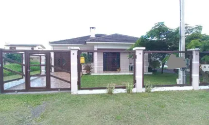Casa 03 Dorm à venda no Bairro ARROIO TEIXEIRA com 125 m² de área privativa - 2 vagas de garagem