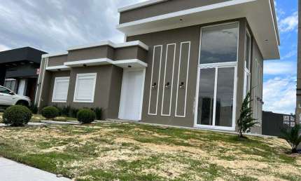 Casa 03 Dorm à venda no Bairro ZONA NORTE com 110 m² de área privativa - 2 vagas de garagem