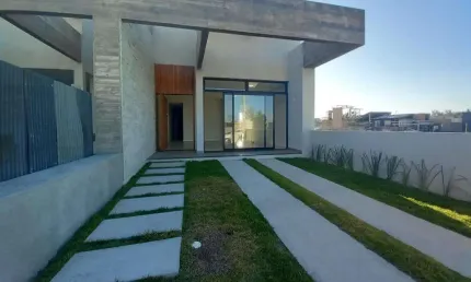 Casa geminada 3 dorm à venda no Bairro JARDIM BEIRA MAR com 85 m² de área privativa - 1 vaga de garagem