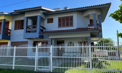 Casa 03 Dorm à venda no Bairro CAPÃO NOVO com 120 m² de área privativa - 1 vaga de garagem