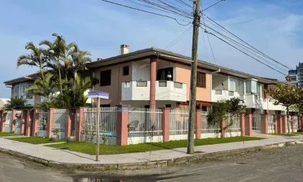 Sobrado geminado 3 dorm à venda no Bairro ZONA NOVA com 120 m² de área privativa - 1 vaga de garagem