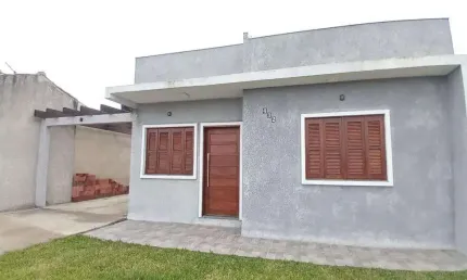 Casa 02 Dorm à venda no Bairro CAPÃO NOVO - 2 vagas de garagem