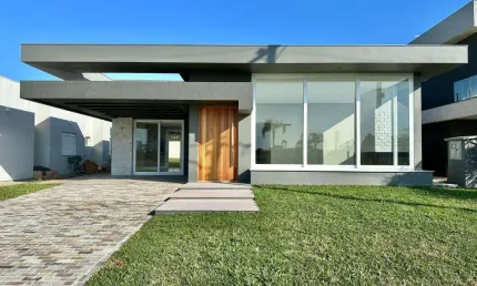 Casa 04 dorm à venda no bairro village com 205 m² de área privativa - 2 vagas de garagem