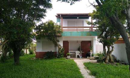 Casa 04 Dorm à venda no Bairro CAPÃO NOVO com 168 m² de área privativa - 3 vagas de garagem