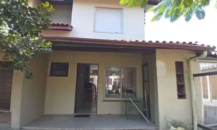 Casa 04 Dorm à venda no Bairro CAPÃO NOVO com 110 m² de área privativa - 1 vaga de garagem