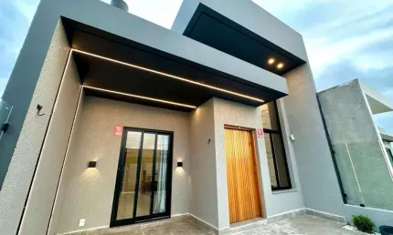 Casa 03 Dorm à venda no Bairro JARDIM BEIRA MAR com 90 m² de área privativa - 2 vagas de garagem