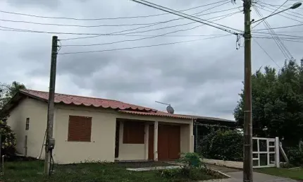 Casa 02 Dorm à venda no Bairro CAPÃO NOVO - 2 vagas de garagem