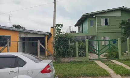 Casa 02 Dorm à venda no Bairro CAPÃO NOVO - 2 vagas de garagem