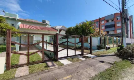 Sobrado 02 Dorm à venda no Bairro CAPÃO NOVO - 1 vaga de garagem