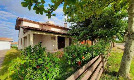 Casa 03 Dorm à venda no Bairro CAPÃO NOVO com 136 m² de área privativa