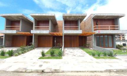 Sobrado 04 Dorm à venda no Bairro CAPÃO NOVO com 164 m² de área privativa - 1 vaga de garagem