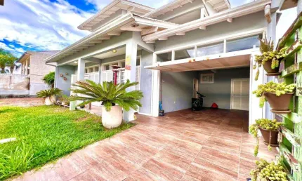 Casa 03 Dorm à venda no Bairro CAPÃO NOVO com 288 m² de área privativa - 1 vaga de garagem