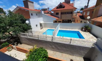 Sobrado 03 Dorm à venda no Bairro CAPÃO NOVO com 95 m² de área privativa - 2 vagas de garagem