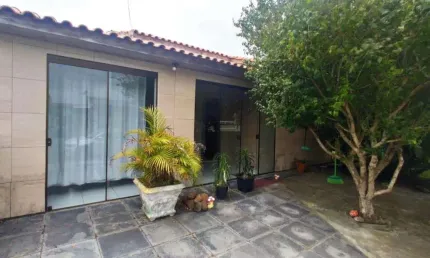Casa 03 Dorm à venda no Bairro CAPÃO NOVO com 180 m² de área privativa - 2 vagas de garagem
