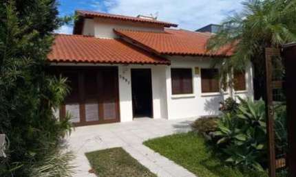 Casa 04 Dorm à venda no Bairro CAPÃO NOVO - 2 vagas de garagem