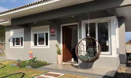 Casa 04 Dorm à venda no Bairro CAPÃO NOVO com 137 m² de área privativa - 2 vagas de garagem