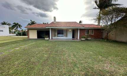 Casa 03 Dorm à venda no Bairro ATLÂNTIDA com 166 m² de área privativa - 2 vagas de garagem