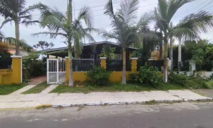 Casa 02 Dorm à venda no Bairro CAPÃO NOVO - 3 vagas de garagem