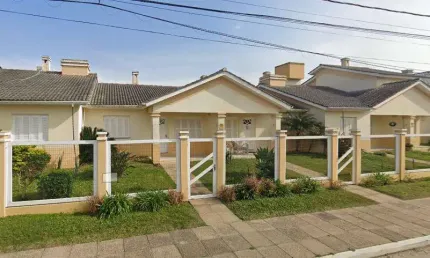 Sobrado 02 Dorm à venda no Bairro CAPÃO NOVO - 1 vaga de garagem