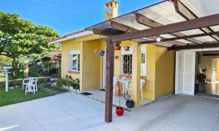 Casa 03 Dorm à venda no Bairro CAPÃO NOVO com 120 m² de área privativa - 4 vagas de garagem