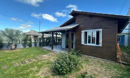 Casa 03 Dorm à venda no Bairro CAPÃO NOVO com 120 m² de área privativa - 1 vaga de garagem
