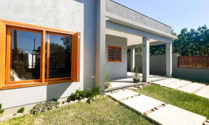 Casa 03 dorm à venda no bairro capão da canoa com 190 m² de área privativa - 1 vaga de garagem