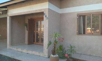 Casa 02 Dorm à venda no Bairro CAPÃO NOVO com 84 m² de área privativa - 2 vagas de garagem