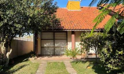 Sobrado 02 Dorm à venda no Bairro CAPÃO NOVO com 52 m² de área privativa - 2 vagas de garagem