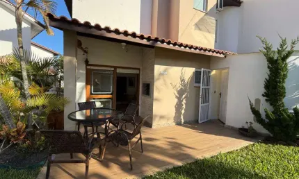 Sobrado 02 Dorm à venda no Bairro CAPÃO NOVO com 75 m² de área privativa - 2 vagas de garagem