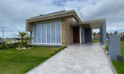 Casa 04 dorm à venda no bairro arroio teixeira com 165 m² de área privativa - 2 vagas de garagem
