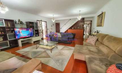 Casa a venda na Vila Formosa com 400m², 5 quartos, sendo 3 suítes e 4 vagas.