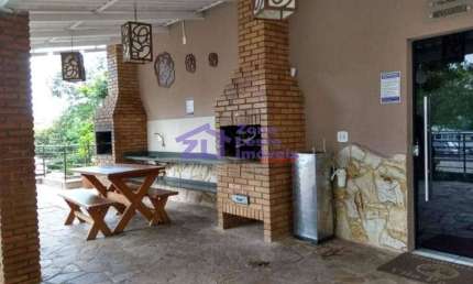 Apartamento com 3 dormitórios, 1 banheiro, sem vaga.