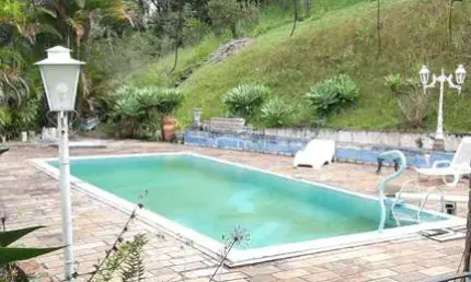 Sítio para venda com 3 dormitórios, piscina e lago em Biritiba Ussu.