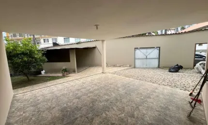 Casa térrea para venda com 2 dormitórios em frente ao Shopping de Mogi.