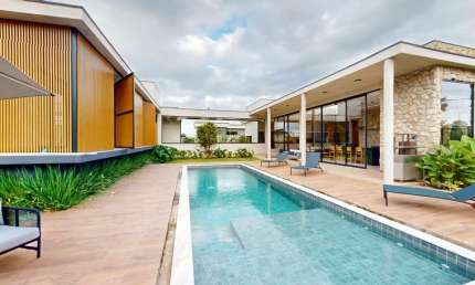 Casa térrea alto padrão para venda 4 suítes e piscina no Residencial Jequitibá.