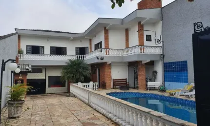 Sobrado alto padrão para venda com 4 dormitórios e piscina na Vila Mogi Moderno.