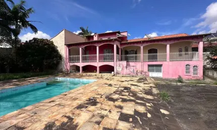Casa térrea para venda com 3 suítes e piscina na Vila Oliveira.