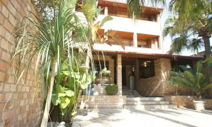 Sobrado mobiliado para venda com 4 dormitórios e piscina na Vila Suíssa em Mogi.